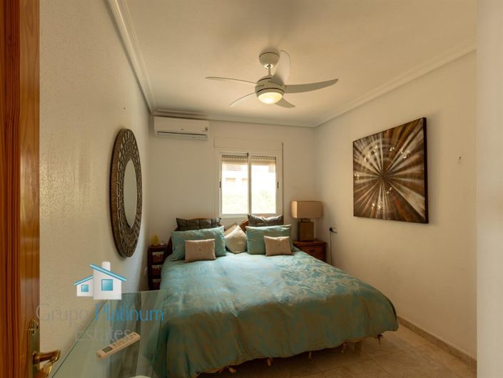 Image No.12-5 Bed Property for sale