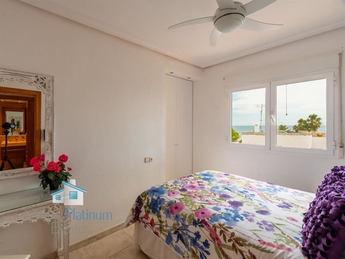 Image No.17-5 Bed Property for sale