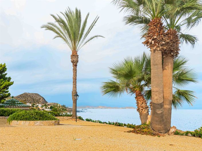 Image No.32-5 Bed Property for sale