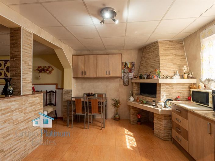 Image No.13-4 Bed Property for sale