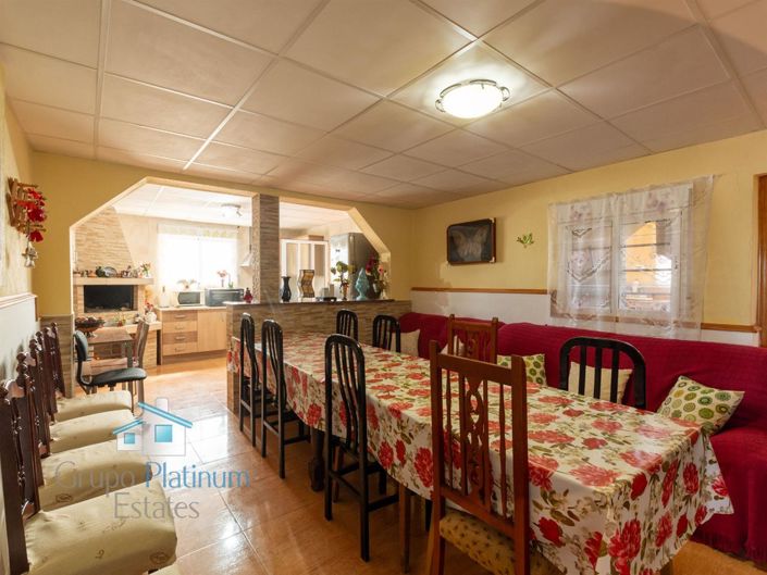 Image No.14-4 Bed Property for sale