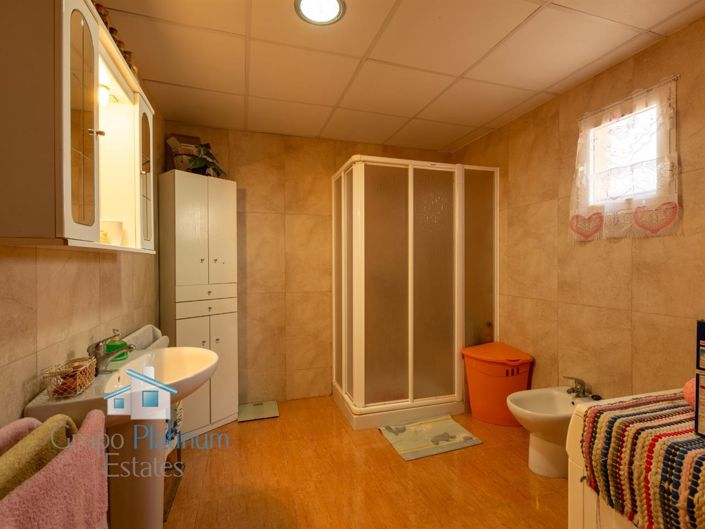 Image No.15-4 Bed Property for sale