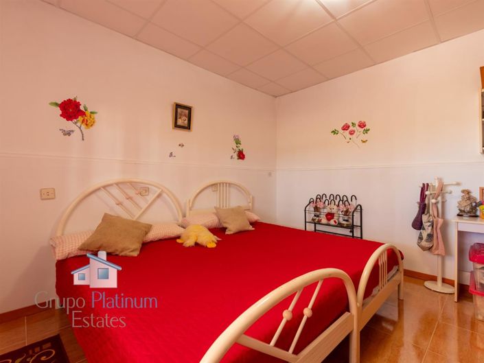 Image No.18-4 Bed Property for sale