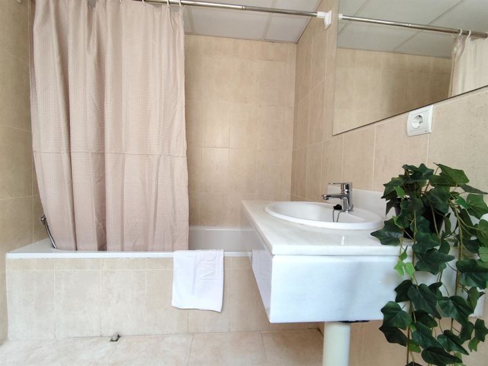 Image No.17-3 Bed Apartment for sale