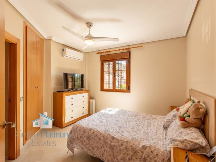 Image No.10-3 Bed Property for sale