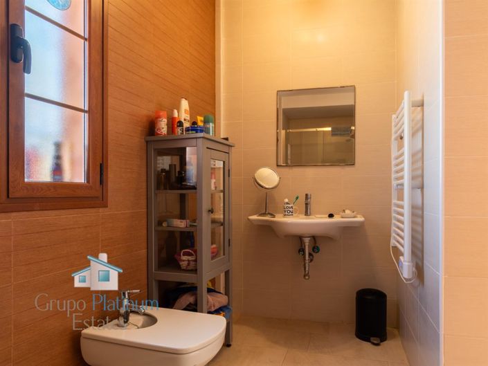 Image No.12-3 Bed Property for sale