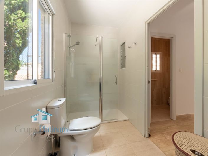 Image No.9-6 Bed Villa for sale