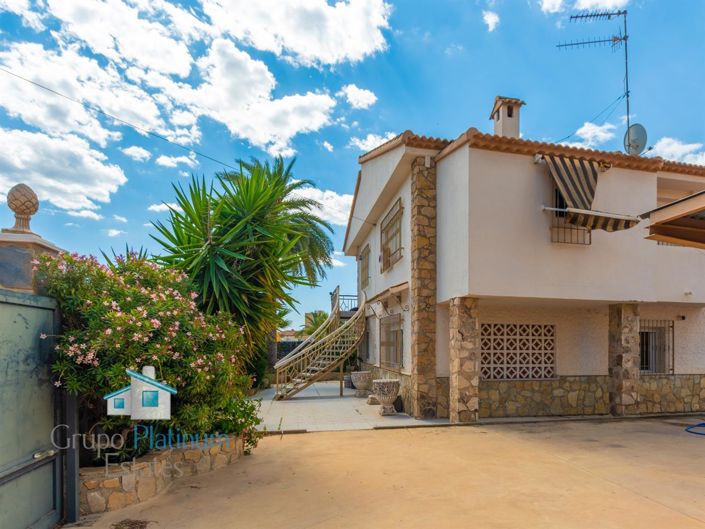 Image No.2-6 Bed Villa for sale