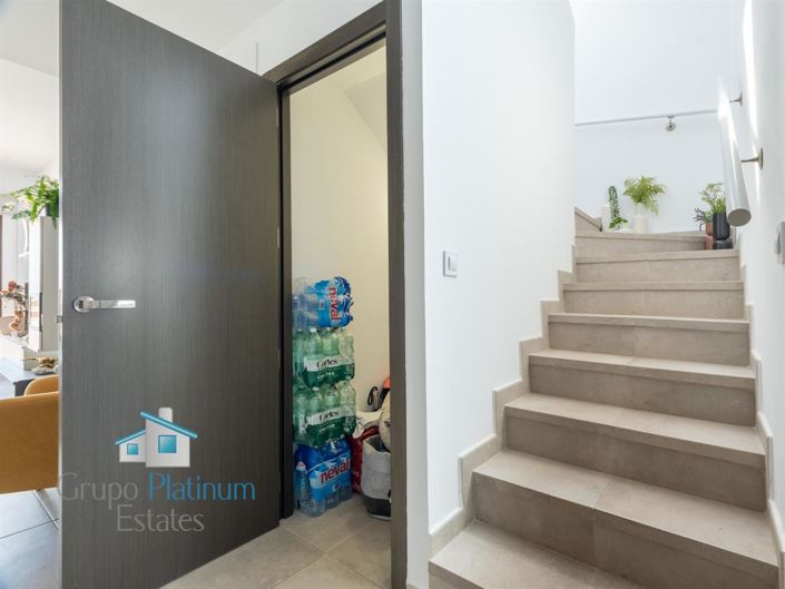 Image No.17-2 Bed Property for sale