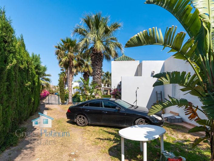 Image No.12-2 Bed Property for sale