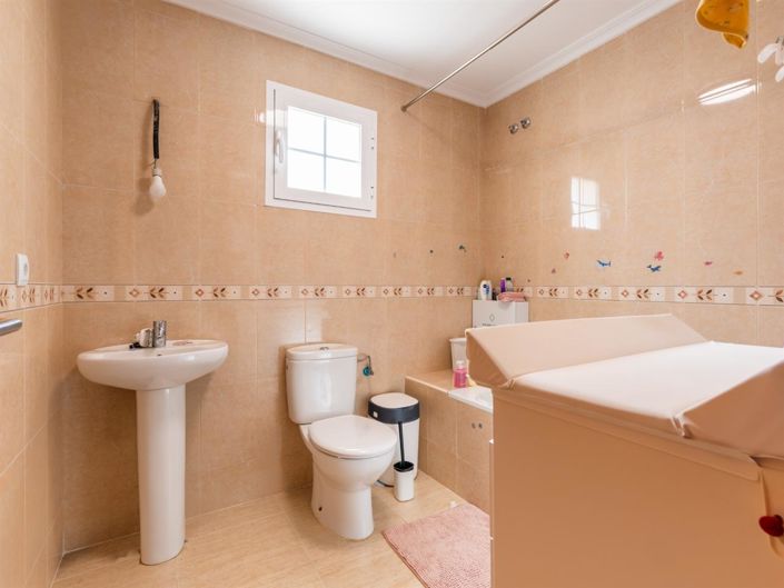 Image No.11-3 Bed Property for sale