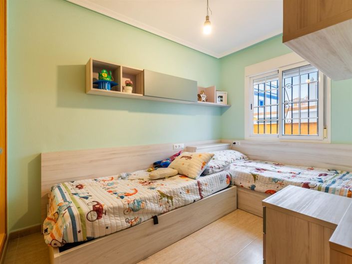 Image No.12-3 Bed Property for sale