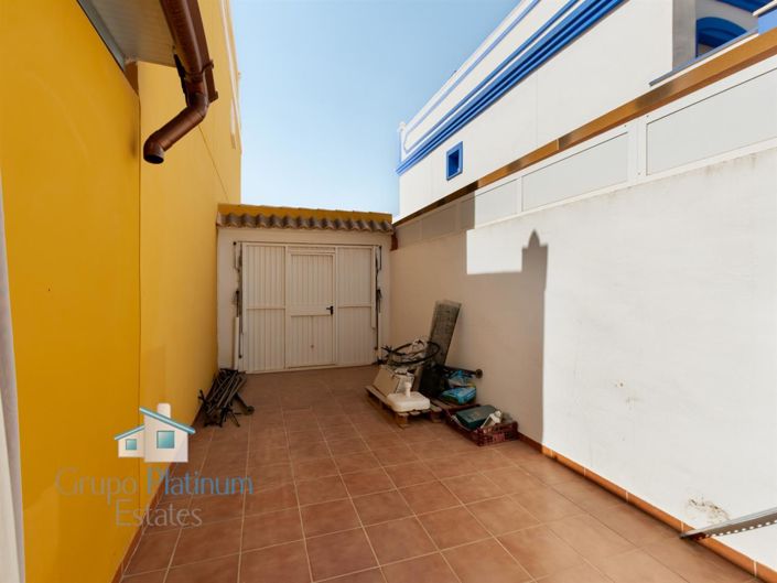 Image No.18-3 Bed Property for sale