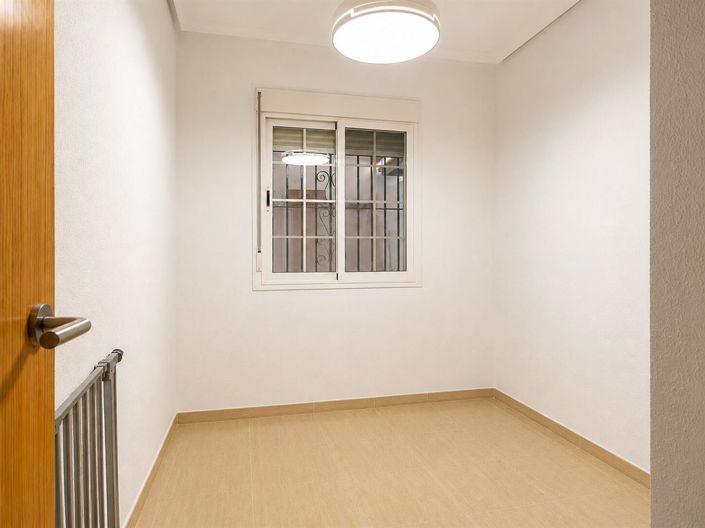 Image No.6-3 Bed Property for sale