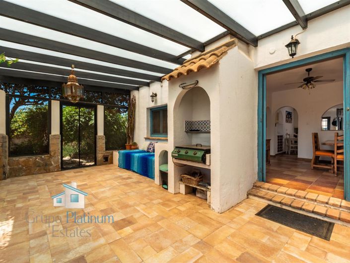Image No.12-10 Bed Villa for sale