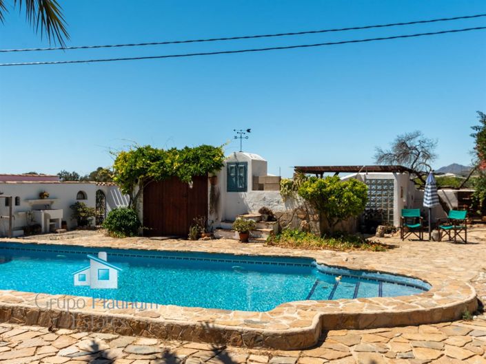 Image No.14-10 Bed Villa for sale