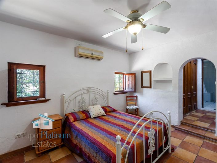 Image No.17-10 Bed Villa for sale