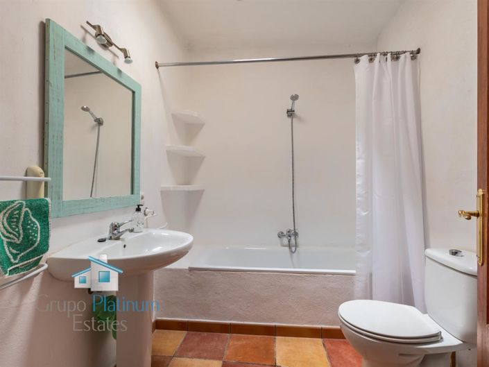 Image No.19-10 Bed Villa for sale