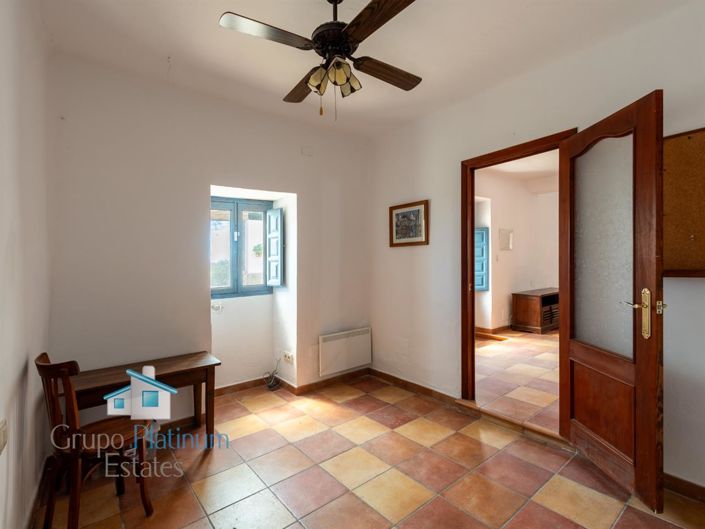 Image No.20-10 Bed Villa for sale