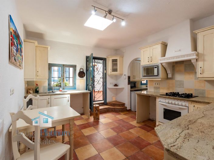 Image No.7-10 Bed Villa for sale