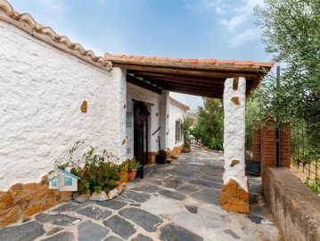 1 - Huéneja, Villa
