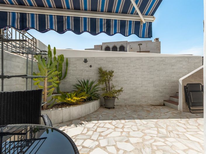 Image No.18-2 Bed Property for sale
