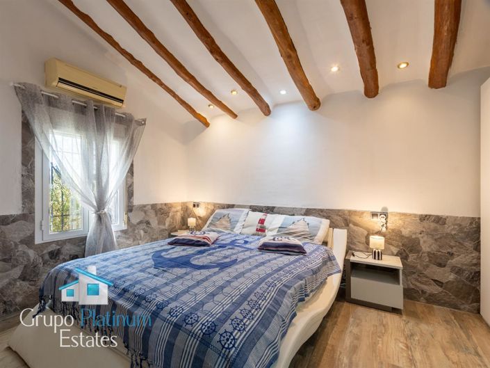 Image No.10-4 Bed Villa for sale