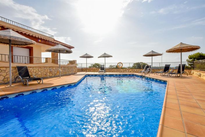 Image No.18-2 Bed Property for sale