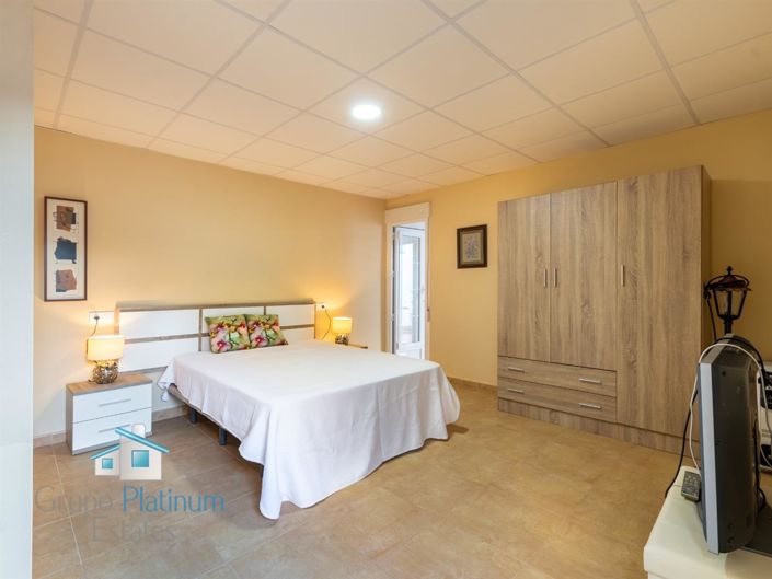 Image No.10-4 Bed Property for sale