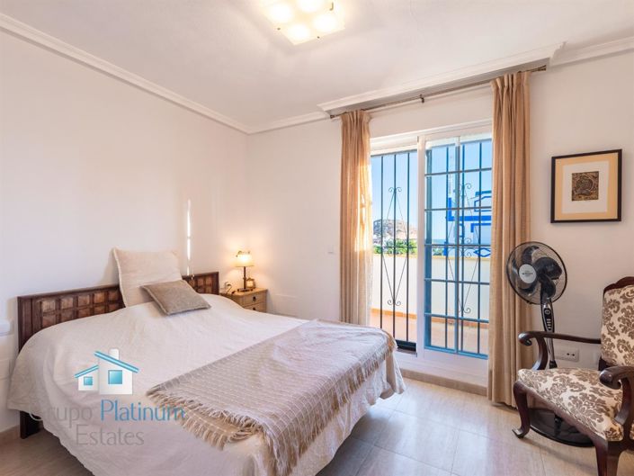 Image No.15-4 Bed Property for sale