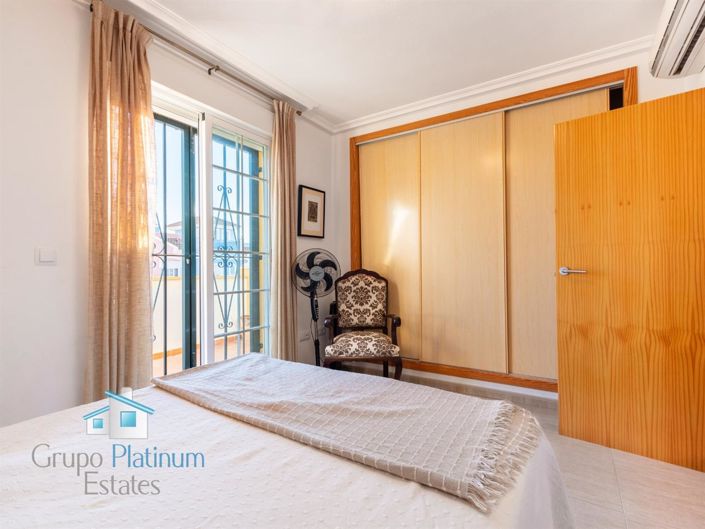 Image No.16-4 Bed Property for sale