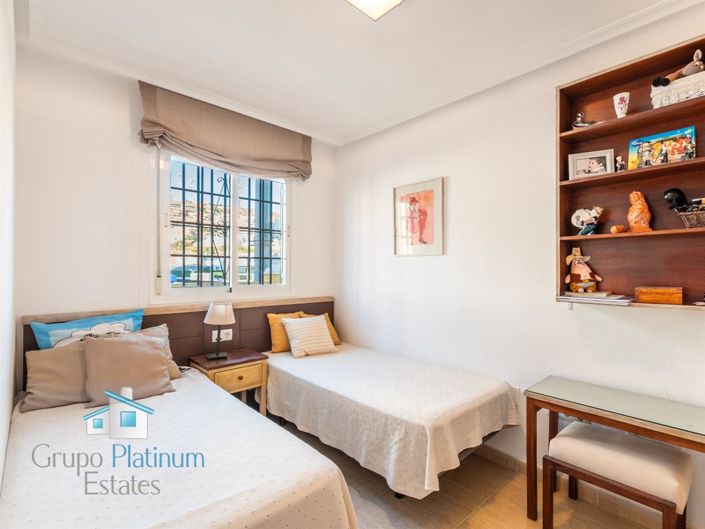Image No.17-4 Bed Property for sale