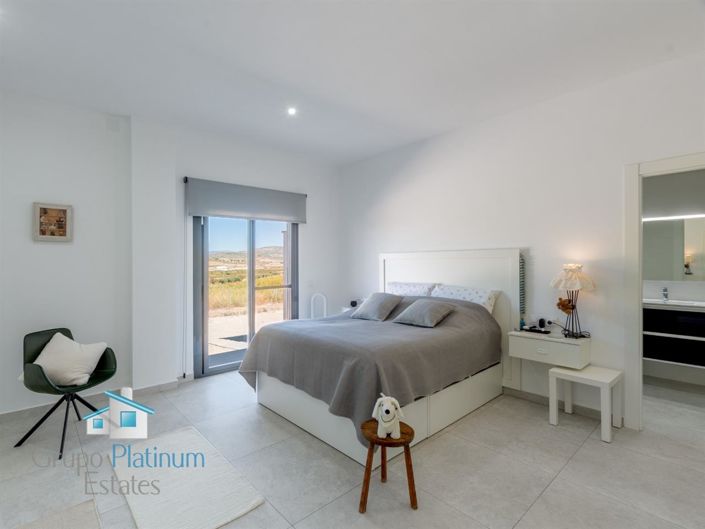 Image No.15-4 Bed Villa for sale