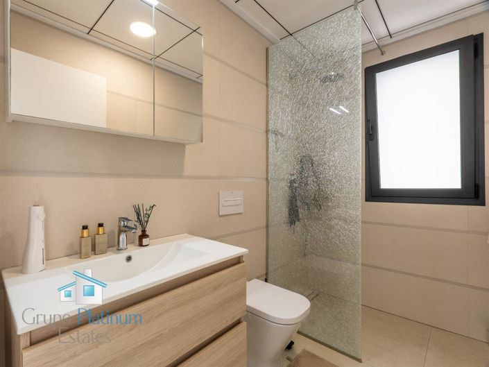 Image No.8-4 Bed Villa for sale