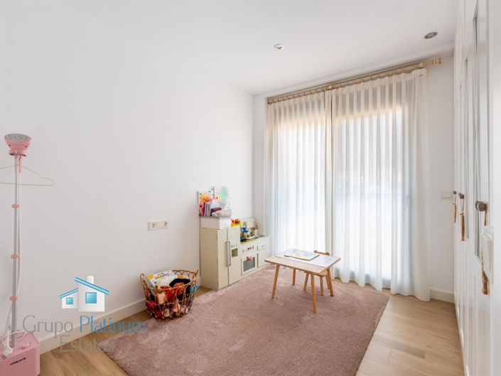 Image No.13-3 Bed Property for sale