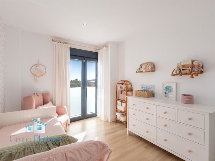 Image No.14-3 Bed Property for sale