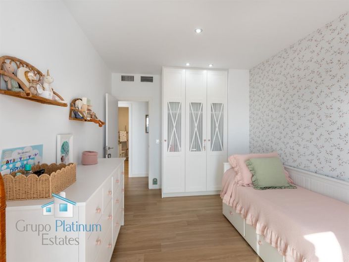 Image No.15-3 Bed Property for sale