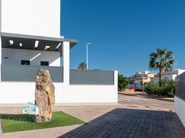 Image No.22-3 Bed Property for sale