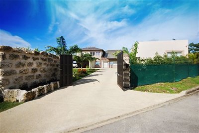 11674-maria2012020entranceresize