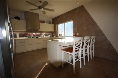 11674-kitchen2057resize