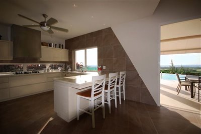 11674-kitchen2058resize
