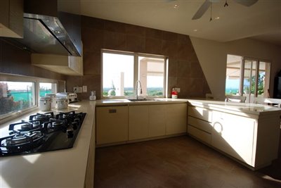 11674-kitchen2059resize