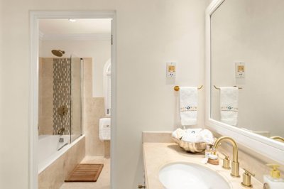 psc121-octopus-main-bath