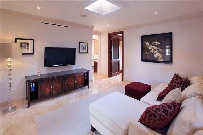 Image No.7-6 Bed Property for sale