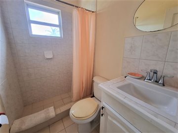 63769-heywoods179sharedbath