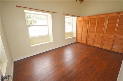 enterprisealmasouthhousebedroom
