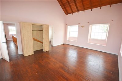 enterprisealmasouthhousemasterbedroom