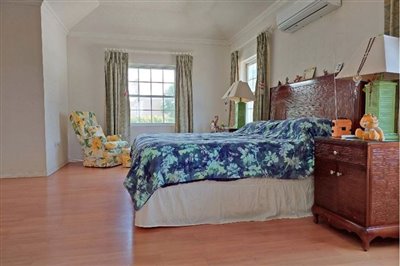 theabbeyharmonylodgemasterbedroom