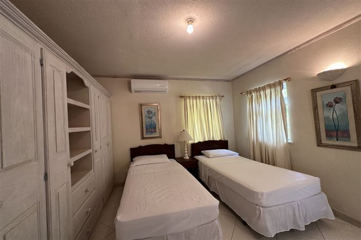 Image No.13-3 Bed Property for sale