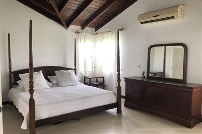 villaoflightpleasanthallbedroom